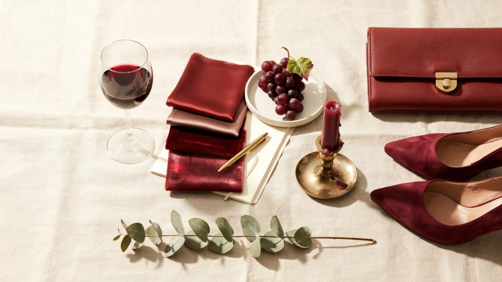 Wine and burgundy color options displayed for comparison and selection.